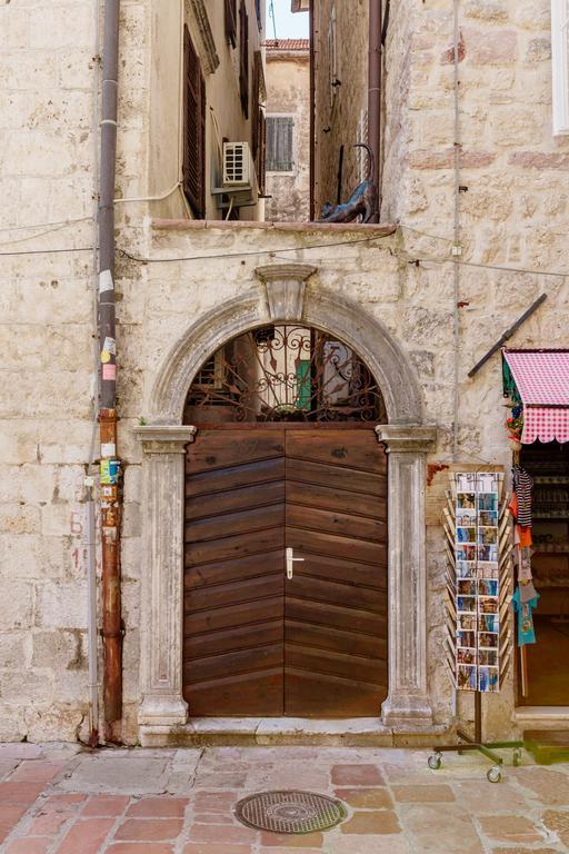 Old Town Museum Square Apartment Kotor Dış mekan fotoğraf